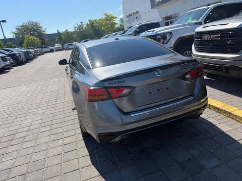 Used 2022 Nissan Altima 2.5 SR w/ Midnight Edition Package FWD image 8