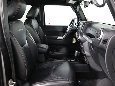 Used 2017 Jeep Wrangler Unlimited Rubicon w/ Connectivity Group AWD/4WD image 17