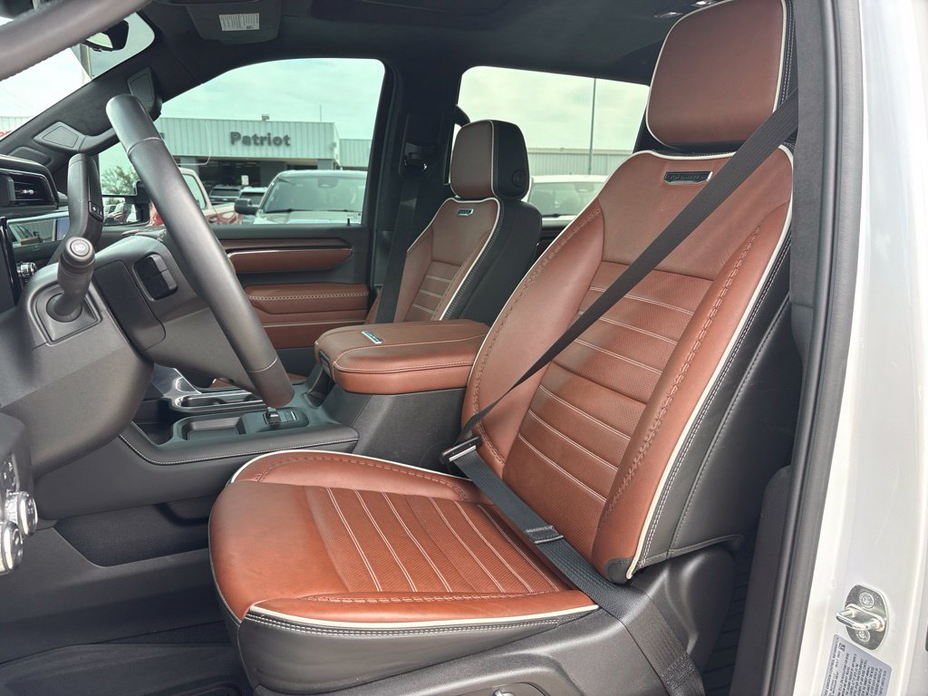 Used 2024 GMC Sierra 3500 Denali Ultimate AWD/4WD image 2