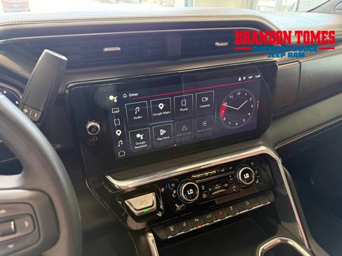 Used 2024 GMC Sierra 3500 Denali Ultimate AWD/4WD image 15
