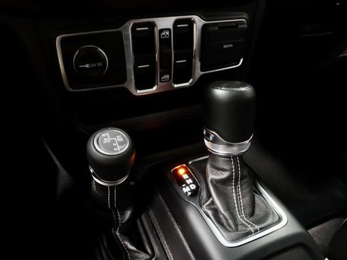 Used 2023 Jeep Wrangler Unlimited Sahara w/ Cold Weather Group AWD/4WD image 30