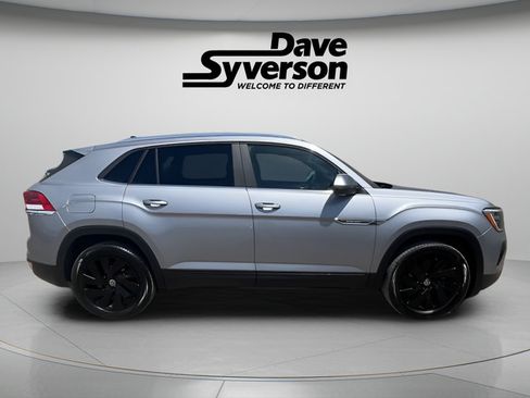 Used 2024 Volkswagen Atlas Cross Sport SE AWD/4WD image 4