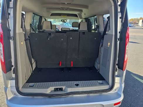 Used 2022 Ford Transit Connect XLT image 25