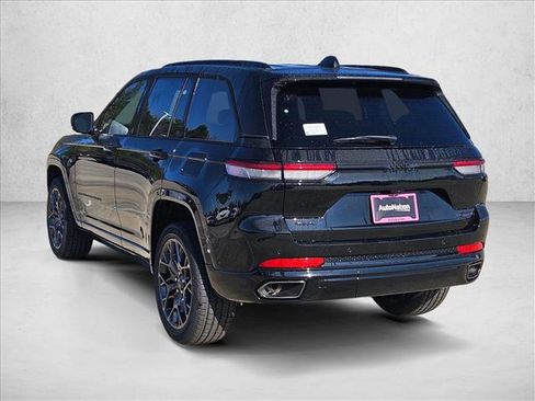 New 2025 Jeep Grand Cherokee Summit image 7