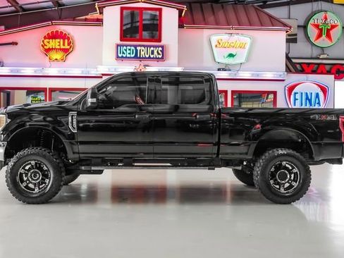 Used 2017 Ford F250 XLT AWD/4WD image 11