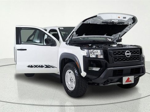 Used 2024 Nissan Frontier SV w/ Hardbody Edition AWD/4WD image 7