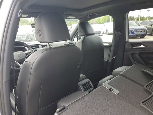 Certified 2023 Volkswagen Tiguan SE R-Line FWD image 17