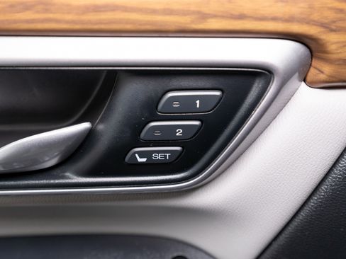 Used 2020 Honda CR-V Touring image 14