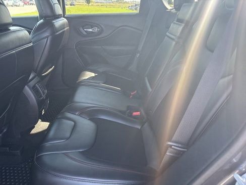 Used 2019 Jeep Cherokee Trailhawk w/ Cold Weather Group image 11