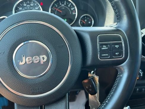 Used 2018 Jeep Wrangler Unlimited Rubicon w/ Cold Weather Group AWD/4WD image 31
