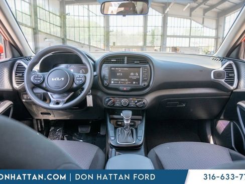 Used 2025 Kia Soul LX FWD image 3