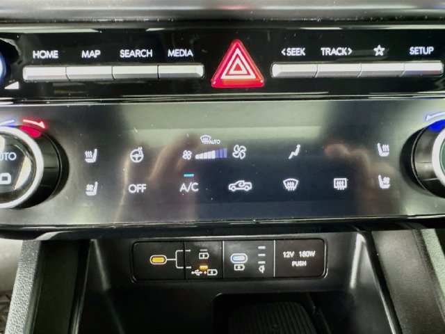 Used 2025 Hyundai Santa Cruz Limited AWD/4WD image 24