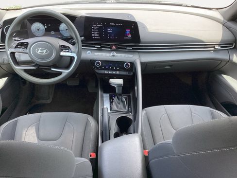 Used 2024 Hyundai Elantra SEL FWD image 4