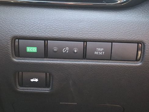 Used 2024 Nissan Sentra SV FWD image 23