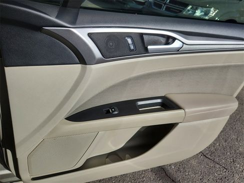 Used 2019 Ford Fusion SE image 14