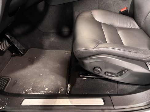 Certified 2025 Volvo XC60 B5 Plus image 11