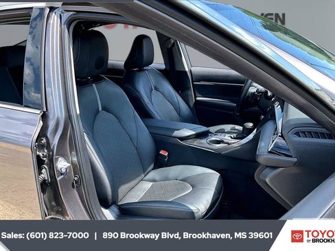 Used 2024 Toyota Camry XSE FWD image 6
