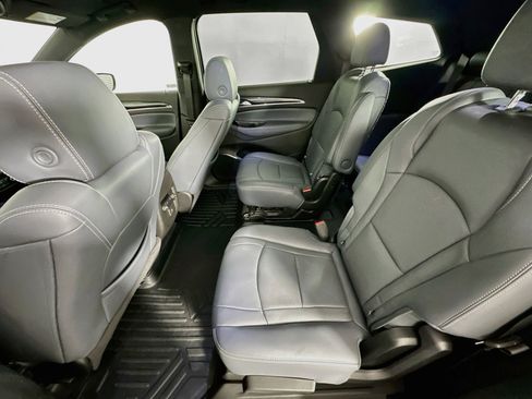 Used 2022 Buick Enclave Essence FWD image 28