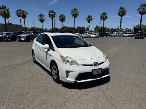 Used 2014 Toyota Prius Two FWD image 3