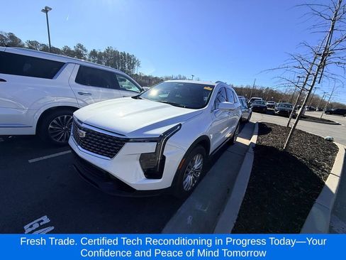 Used 2024 Cadillac XT4 Premium Luxury image 1