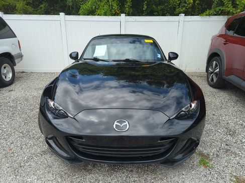 Used 2021 MAZDA MX-5 Miata RF Grand Touring RWD image 3