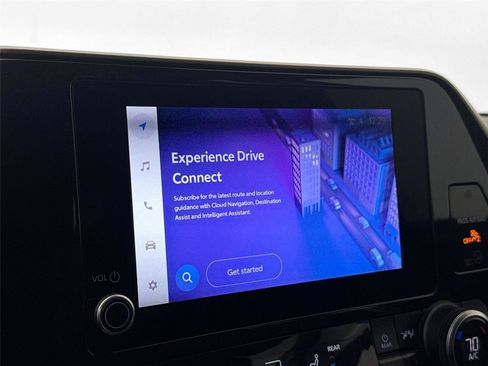 Used 2024 Toyota Highlander LE image 24