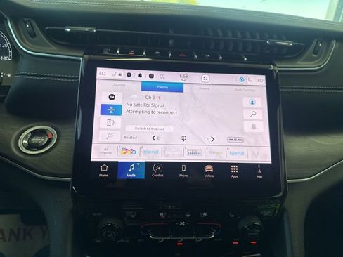 Used 2025 Jeep Grand Cherokee L Limited w/ Luxury Tech Group II image 28