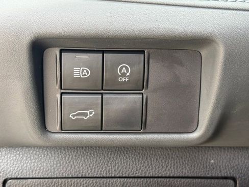 Used 2023 Toyota Highlander XLE image 26