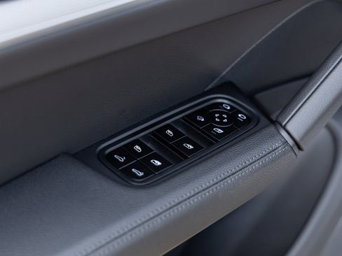 Certified 2025 Porsche Cayenne Coupe image 20