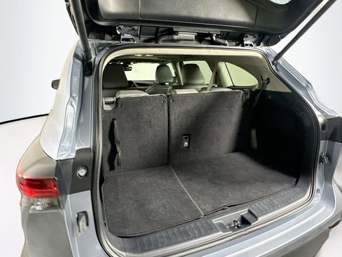 Used 2024 Toyota Highlander XLE image 31