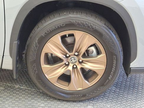 Certified 2022 Toyota Highlander Bronze Edition AWD/4WD image 31