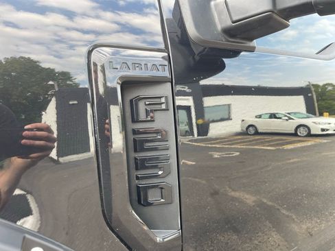 Used 2022 Ford F250 Lariat w/ Black Appearance Package image 22