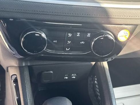 Used 2025 Chevrolet TrailBlazer LT image 14