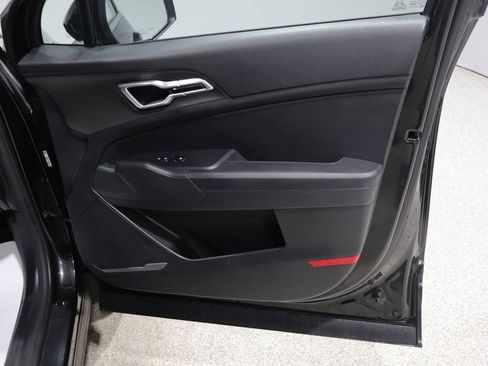 Used 2025 Kia Sportage LX image 23