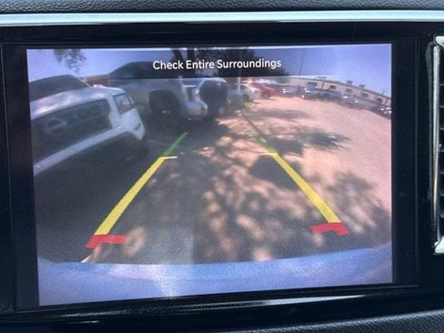 Used 2023 Chrysler Pacifica Touring-L FWD image 16