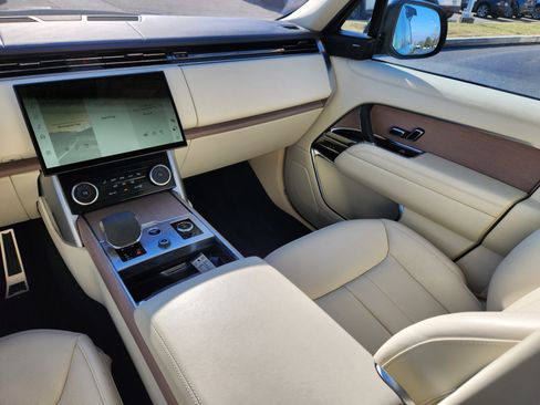 Used 2023 Land Rover Range Rover SE image 14