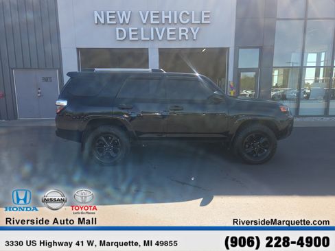 Used 2024 Toyota 4Runner SR5 AWD/4WD image 10