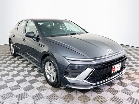 Certified 2025 Hyundai Sonata SE FWD image 1