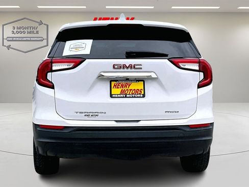 Used 2024 GMC Terrain SLE image 6