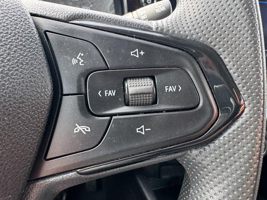 Used 2025 Chevrolet Trax LS w/ LS Convenience Package FWD image 17