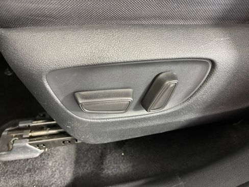 Used 2022 Toyota Highlander LE FWD image 30