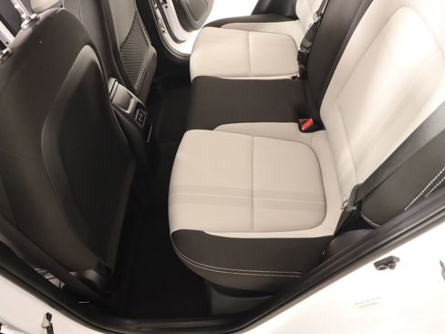 Used 2025 Hyundai Venue SEL image 11