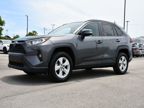 Used 2021 Toyota RAV4 XLE AWD/4WD image 3