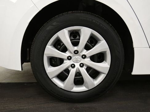 Used 2022 Toyota Corolla LE image 10