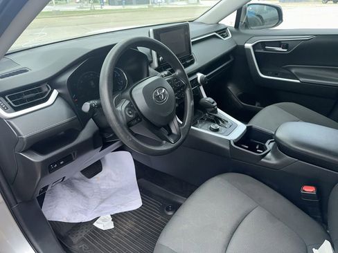 Used 2025 Toyota RAV4 XLE AWD/4WD image 4