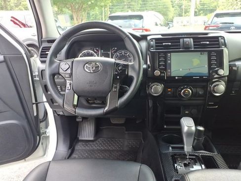 Used 2022 Toyota 4Runner TRD Off-Road Premium AWD/4WD image 11