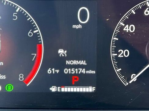 Used 2025 Honda Pilot TrailSport image 18