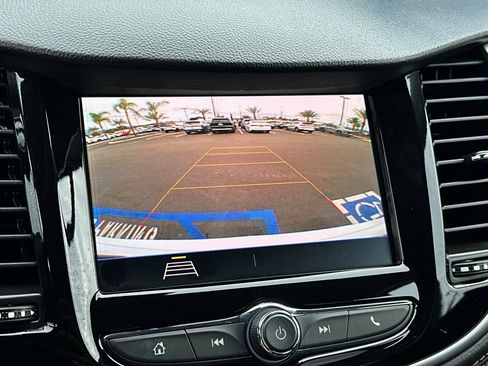 Used 2022 Chevrolet Trax LT w/ LT Convenience Package image 25