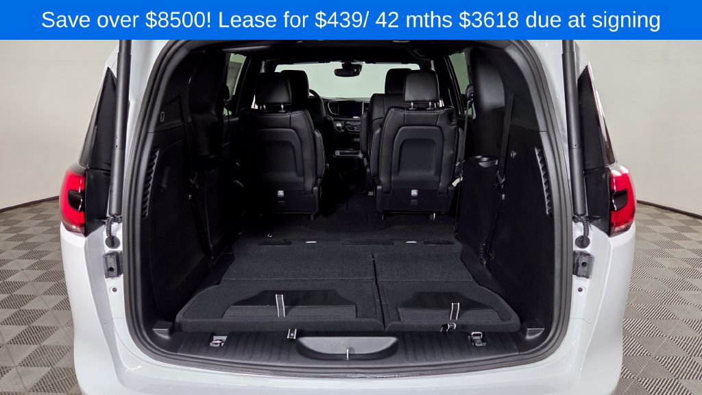New 2027 Chrysler Pacifica Select AWD/4WD image 11