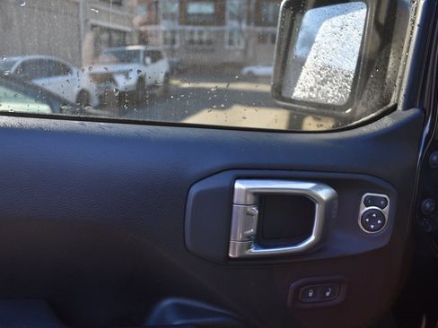 Used 2022 Jeep Gladiator Sport image 11